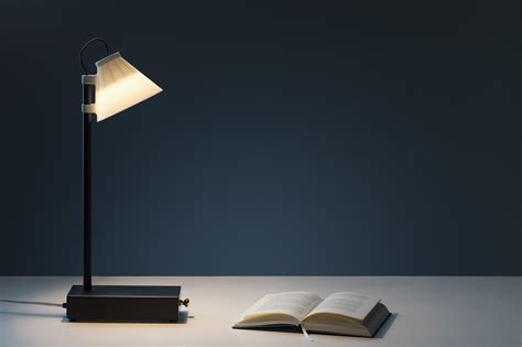 Lampu Meja Unik Ini Bisa Jadi Ide Baru Buat Kamu Agar Lebih Fokus | LemOOt