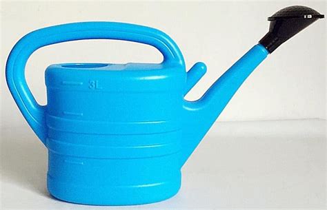 Doing so will help you decide how much water you'd want flowing. China 3 Litre 0.8gallon Red Watering Bucket Can with Spout ...