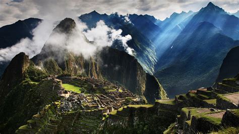 Reise Nach Peru Machu Picchu Berge Nebel Morgen Sonnenstrahlen