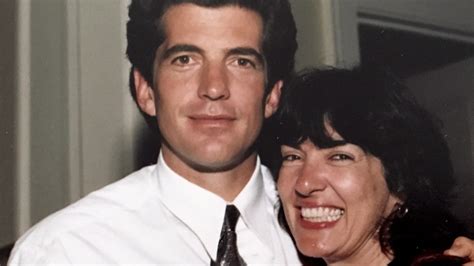 Birçok ödülün sahibi olan ve dünyanın en tanınmış gazetecilerinden biri olan amanpour, erken teşhis sayesinde iyileşme christiane amanpour'a kanser teşhisi konuldu! Amanpour talks about her friend JFK Jr. - CNN Video