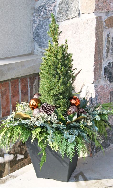 42 Beautiful Christmas Outdoor Pot Decorations Ideas 95 Outdoor