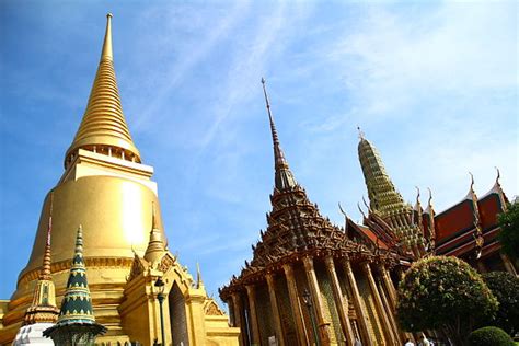 Filewat Phra Kaew Temple And Stupa Wikimedia Commons
