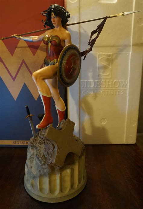 Sideshow Premium Format Wonder Woman Exclusive Wonder Woman Statue