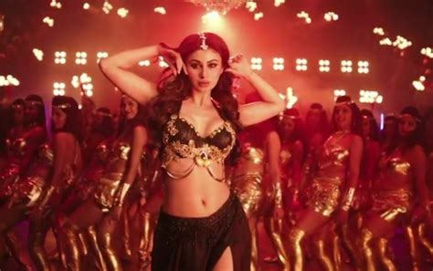 Kgf Gali Gali Song Out Mouni Roy S Glamorous Sizzling Moves You Can T Miss Bollywood Farm
