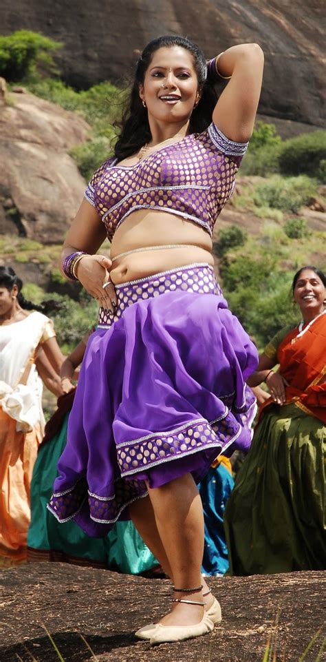 Picture Actress Gayathri Hot Stills In Nathikal Nanaivathillai My Xxx