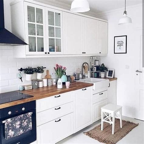 Kabinet dapur juga satu elemen penting dalam membentuk ruang dapur yang cantik dan kemas. Ini Dia 10 Inspirasi Foto Dapur Cantik yang Mudah Ditiru