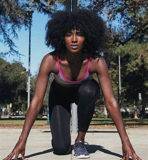 Dear curly hair girl, you almost always have the spotlight, don't you? Exercise to Improve Hair