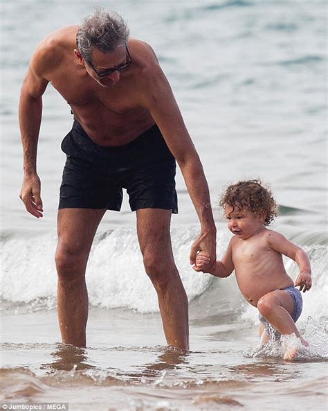 Jeff Goldblum Enjoys Beach Time In Maui With Pregnant Wife Emilie And Son Charlie Daily Mail