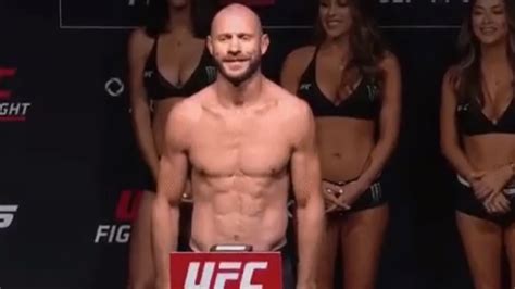 Mma weekly via yahoo sports· 4 months ago. How To Watch UFC Fight Night 158 'Cowboy vs. Gaethje': Full Fight Card, Start Time & Results ...
