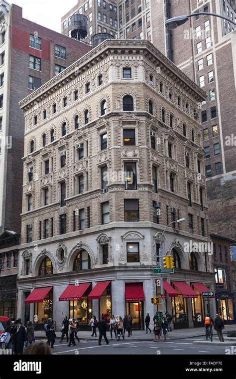 Classic Building At 20th Street And Broadway New York City Stock Photo