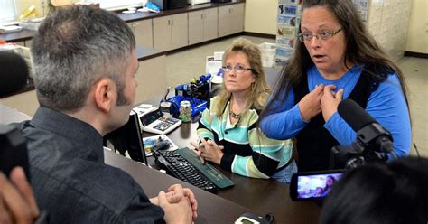 Kentucky Clerk Who Denied Same Sex Marriage Licenses Must Pay 260 000 In Legal Fees