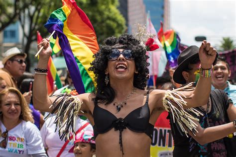 colma marcha del orgullo lgbt reforma y el zócalo exigen más tolerancia y parar asesinatos