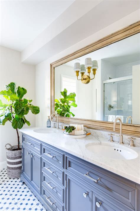 Painting the vanity will be much easier without the doors and drawers still attached. Interior Design Ideas - Home Bunch Interior Design Ideas