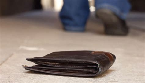 Pénzzel tele pénztárcát juttatott vissza tulajdonosának egy 11 éves ...