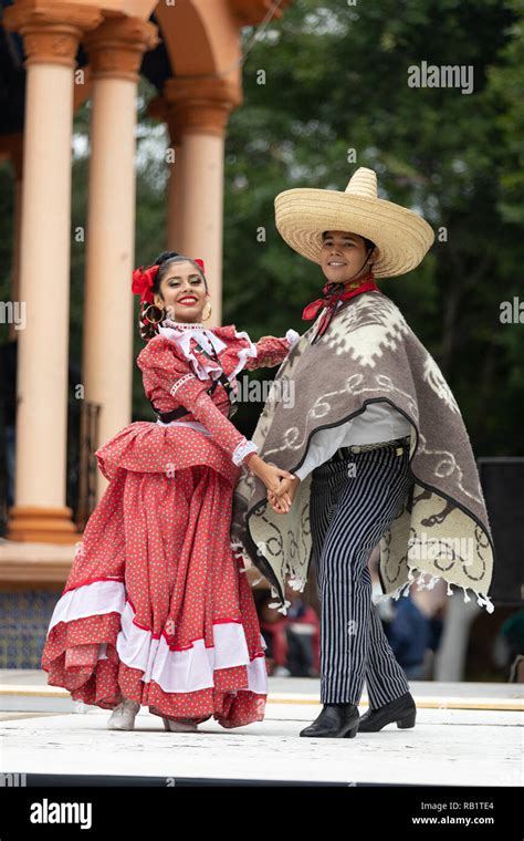 gallery traditional mexican clothing for women background