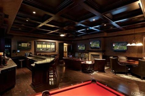 10 Unbelievable Man Caves