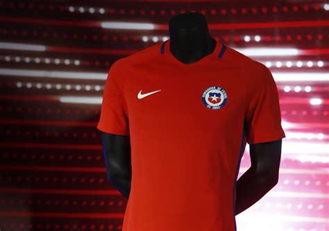Subastarán camisetas autografiadas para ayudar a los niños de la serena y coquimbo. Nike presentó la nueva camiseta de la 'Roja' rumbo a Rusia ...