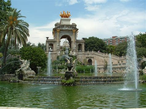 Barcellona has an affinity for photography. Fontana con cascata nel parco della Ciutadella - Viaggi ...