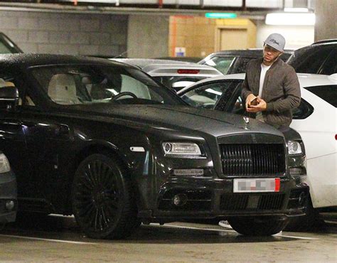 Memphis Depay Rolls Royce | Memphis Depay spotted with his huge Rolls