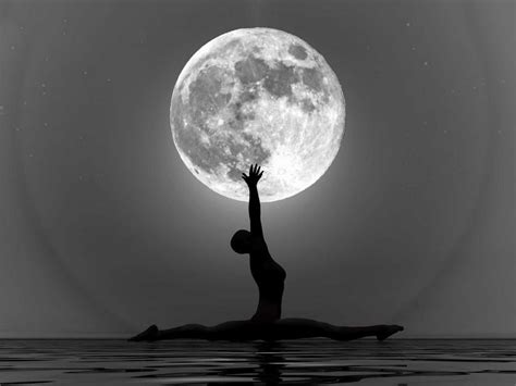 Full Moon Yoga In Ras Al Khaimah For The Positive Impact Of Gravitational Pull Wow Rak