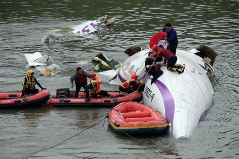 Wikisabah Transasia Plane Crashes Into Taiwan River More Than A Dozen