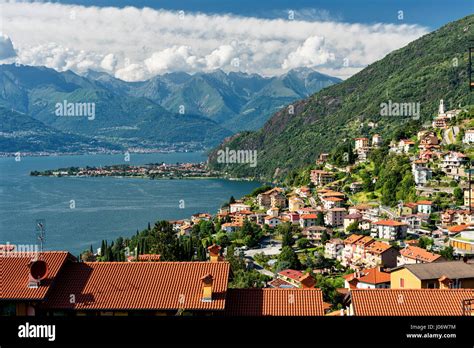 Vista Di Bellano Lecco Lombardia Italia E Il Lago Di Como Lario
