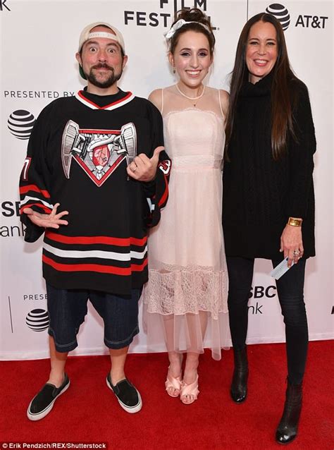 Kevin Smith Shows Off 32lbs Weight Loss At Daughter S Premiere Daily Mail Online
