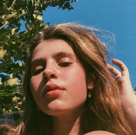 Pin By Lisє On Clairo Aesthetic Girl Girl Icons Indie Girl