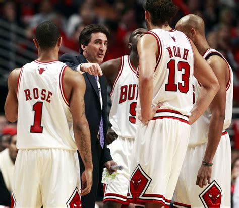 vinny-del-negro-takes-time-for-bulls-to-transition-to-offense