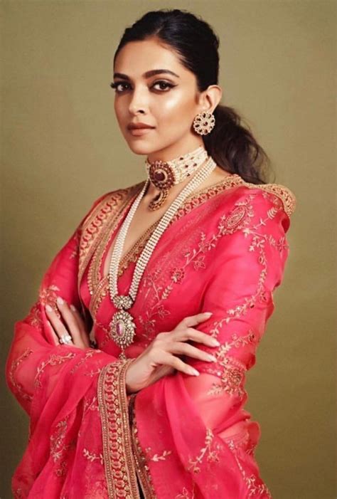 Classy Deepika Sabyasachi Bridal Sabyasachi Sarees Bollywood Saree