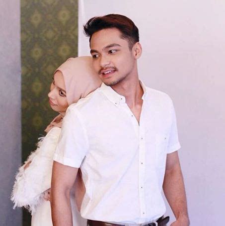 Syafiq bergandingan dengan hannah dalam siri mencintaimu mr photographer dan berlakon disamping zahirah dalam drama tak ada cinta. "Saya Selesa Dengan Syafiq Kyle" - Zahirah Macwilson ...