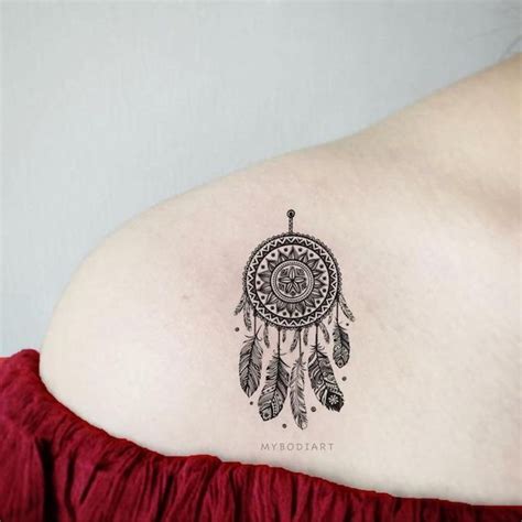tattoos für frauen traumfänger sculter tattoo mandala dreamcatcher federn traumfänger tattoo