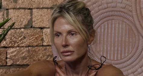 Com'è noto, la bionda showgirl è stata l'ultima fidanzata di vip id=186178″massimo troisi/vip, al quale è stata legata fino alla sua morte. Natalie Caldonazzo oggi: che fine ha fatto il volto di ...