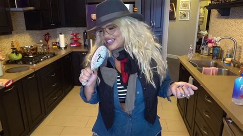 Trisha kay paytas is the american lady who owns the youtube channel blndsundoll4mj. TRISHA PAYTAS NETFLIX ORIGINAL STAND UP COMEDY SPECIAL! - YouTube