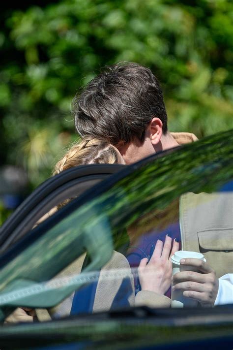 Elon musk hopped into the comments to clear up things. Amber Heard and Andy Muschietti share a kiss as they leave ...