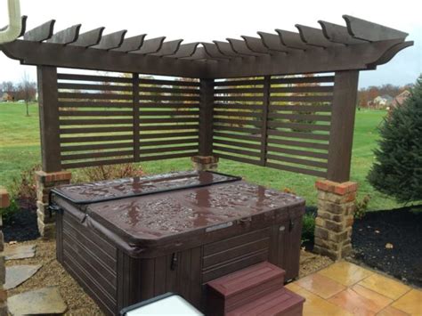 9 Awesome Hot Tub Privacy Screen Types To Get For More Relaxing