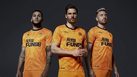 Newcastle's famous black and white striped shirts were originally the team's change strip. Novas camisas do Newcastle United 2019-2020 PUMA | MDF