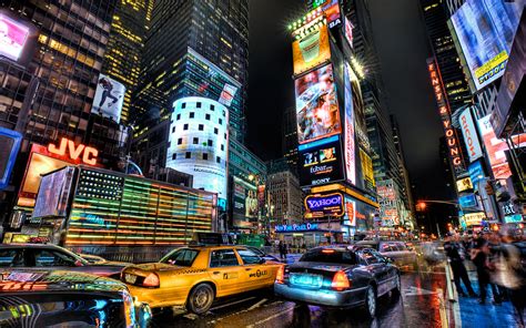 Als computerschrift wurde die times durch produkte der unternehmen adobe. Times Square on a rainy night in New York City