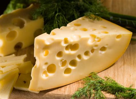 Ето защо швейцарското сирене има дупки | Обекти