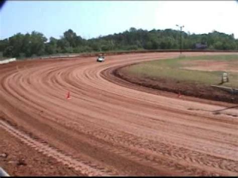 Hace casi veinte años que el grand national no para en esta ciudad para que los pilotos de sus dos categorías (gnc1 y gnc2) compitan en su circuito de una milla. Charlotte, NC - Dirt Track Racing School - YouTube