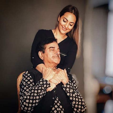 Sonakshi Sinhas Sweet Birthday Wish For Dad Shatrughan Sinha Will Melt Your Heart Hindi