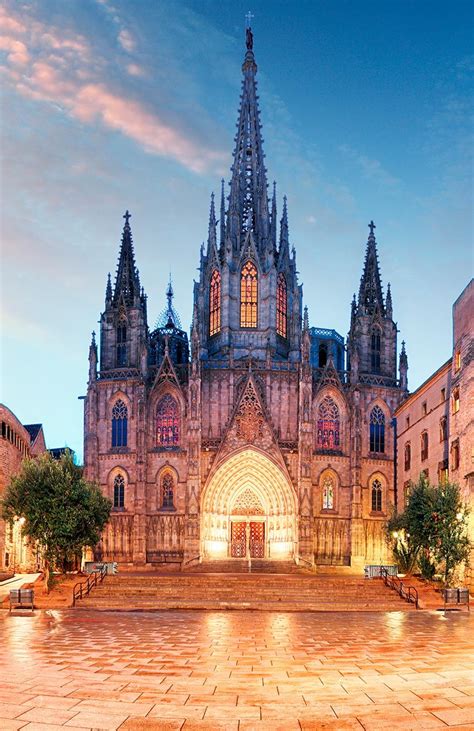 Catedral De Barcelona La Plaza De San Jaume La Iglesia De Santa María