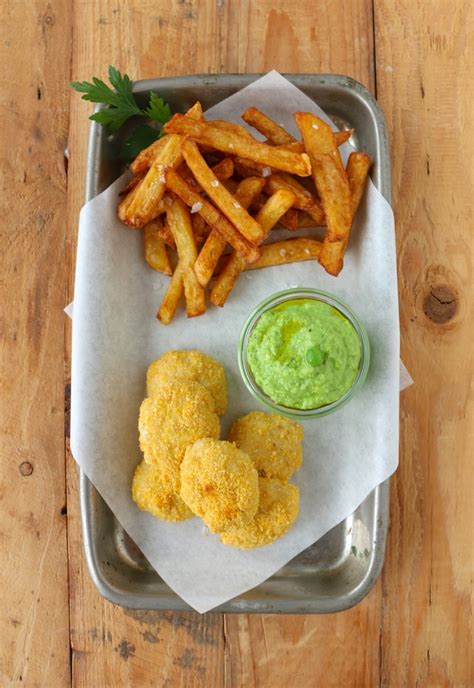 Fischknusperli (eglifilet) mit pommes frites pommes frites kinderschnipo 3 stk. Hühnchen-Nuggets mit Pommes Frites und Erbsencreme ...