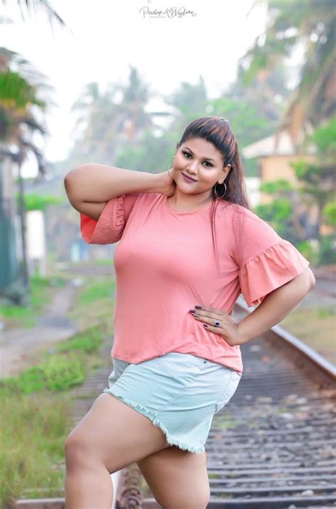 Lanka Chubby Girl Hot Photo Shoot Cybersrilanka