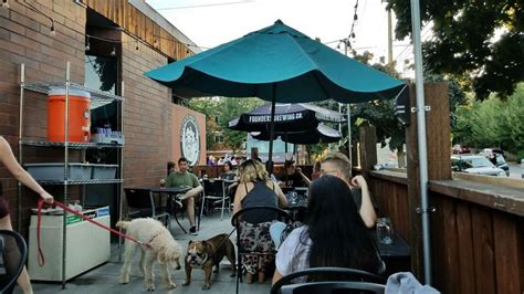 Dog Friendly Restaurants With Outdoor Seating Near Me 34 Dog Friendly