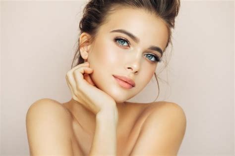How To Apply Natural Makeup Step By Step Tips For Day And Night Go