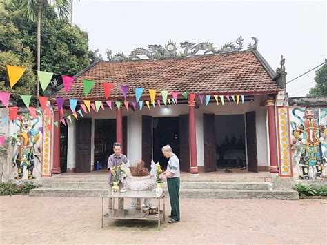 Đền hùng phú thọ là quần thể di tích đền chùa, thờ phụng các vua hùng và tôn thất, nằm từ chân đến đỉnh ngọn núi nghĩa lĩnh cao 175 mét, bao giới thiệu về đền hùng. Về các di tích thờ Vua Hùng và các danh tướng thời Hùng ...