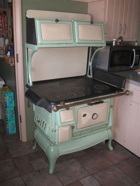 Regular cleaning keeps your stove looking great and helps it operate efficiently and safely. Pin auf Antique Stoves