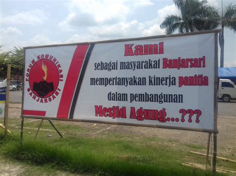 Spanduk Pembangunan Masjid Fkb Protes Panitia Pembangunan Masjid Agung Banjarsari Mangkrak