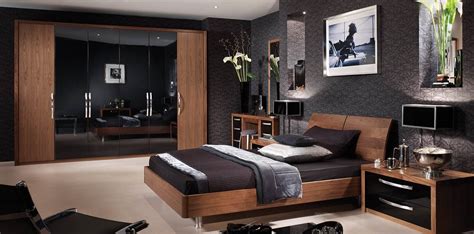 Capri Bedroom In American Walnut And Glossy Black Strachan